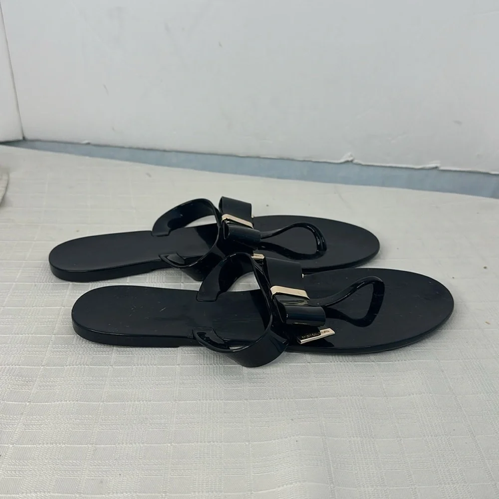 Michael Kors Kayden Jelly Bow Tie Thong Sandals in Black. Size 10.